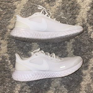 Nike Revolution 5 size 9.5 white